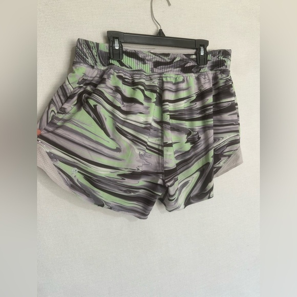 Lululemon Hotty Hot High-Rise Short 4" *Special Edition - Picture 4 of 9